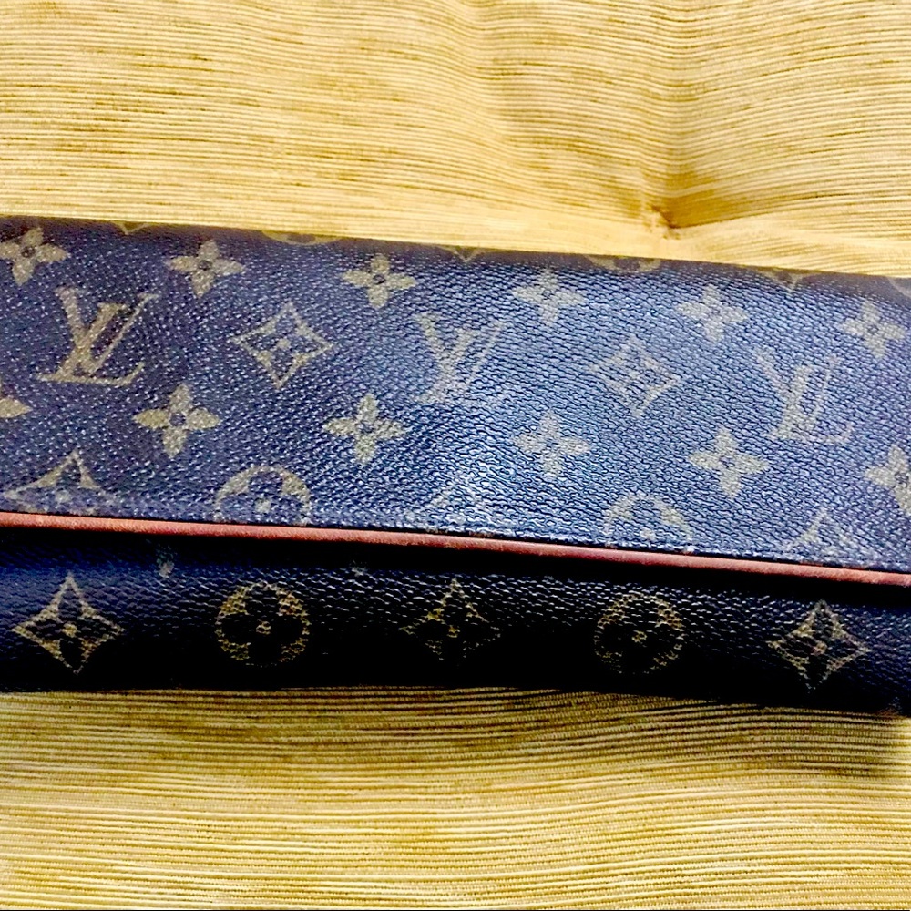 3 Hour SALE Auth. Louis Vuitton Twin Pochette